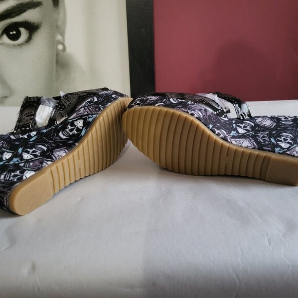 NWT PRINTED SKULL AND BUTTERFLY WEDGES SIZE 9 - Picture 9 of 10
